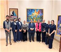 رئيس جامعة كفر الشيخ يفتتح معرضًا فنيًا يجسد الهوية المعمارية المتميزة للجامعة