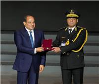 قبل استشهاده بعدة أشهر.. الرئيس السيسي يمنح اللواء الدكتور محمد الشربيني نوط الامتياز من الطبقة الأولى