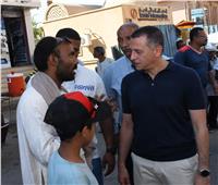 محافظ أسوان: توفير باكيات جديدة للباعة الجائلين لتحقيق الإستقرار الأسرى