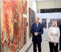 رئيس جامعة المنصورة يتفقد معرض مشروعات التخرج للدفعة الثامنة بكلية الفنون الجميلة