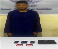 ضبط عاطل بالمنيا استولى على أموال مواطنين عبر انتحال صفة موظف خدمة عملاء بالبنوك