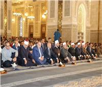 وزير الأوقاف ونقيب الأشراف ومحافظ القاهرة يؤدون صلاة الجمعة بمسجد مصر الكبير