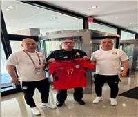 شرطة دالاس تهدي التوأم شارة كأس العالم قبل السفر إلى أتلانتا