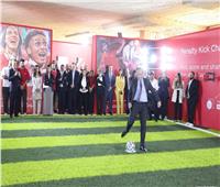 وزير المالية يتفاعل مع الشباب المصرى المبتكر.. ويسدد ركلة ترجيحية «رمزية»