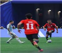ناقد رياضي: فُجر تحكيمي بين في مباراة مصر والأرجنتين