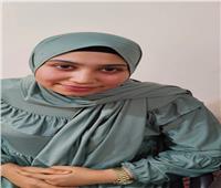 محافظ البحيرة تهنئ الطالبة الأولى على الجمهورية في دبلوم التعليم الصناعي
