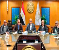 رئيس عام الامتحانات يشدد على رؤساء اللجان بتسليم أوراق المفاهيم للطلاب قبل بدء الامتحان