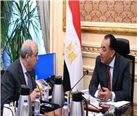 رئيس الوزراء يستعرض الموقف التنفيذي لمشروع مبني الركاب " 4" بمطار القاهرة الدولي