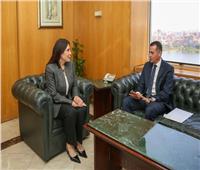 وزيرة الإسكان ومحافظ أسوان يبحثان موقف منظومة مياه الشرب والصرف الصحي