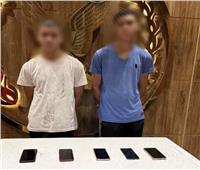 أمن القاهرة يضبط مرتكبي واقعة خطف هاتف محمول بدراجة نارية في النزهة