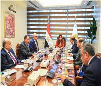 وزيرة التنمية المحلية والبيئة تتابع مع محافظ الإسكندرية جهود تحسين مستوى النظافة 
