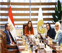 وزيرة التنمية المحلية والبيئة تناقش مخرجات مشاركة مصر في الاجتماع الأول للجنة الإقليمية