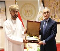 وزير العدل يستقبل وفداً قضائياً من سلطنة عُمان لبحث تبادل الخبرات