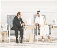 السيسى يلتقى الشيخ تميم ويقدم التعازى فى الأمير الوالد