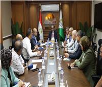 محافظ الجيزة يتابع موقف المتغيرات المكانية مع رؤساء مراكز أوسيم وكرداسة