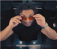 عشقه يتحول إلى مشروع.. أحمد فهمي يدخل عالم النظارات  