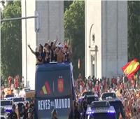 بث مباشر.. احتفالات جماهيرية ضخمة بـ منتخب إسبانيا في شوارع مدريد بعد التتويج بـ كأس العالم 2026