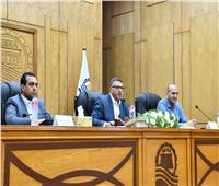 محافظ قنا يستعرض إجراءات حسم ملف أراضي المثلث الذهبي وضمان حقوق المواطنين