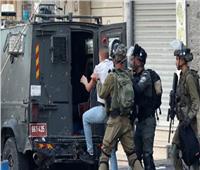 60 معتقلًا فلسطينيًا خلال ساعات وهجمات متواصلة للمستوطنين بالضفة الغربية