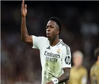 فينيسيوس يحدد موقفه النهائي من البقاء مع ريال مدريد