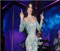 شاهد رد فعل هيفاء وهبي من معجب صرخ في وجهها خلال حفلتها ببيروت