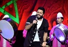 تامر حسني يحيي أنجح حفلات "موازين" ويخطف الجمهور بالمواقف الإنسانية 