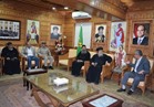 محافظ المنيا يعزي "الأنبا مكاريوس "في شهداء الحادث الإرهابي 