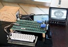 شاهد| أول «كمبيوتر» من آبل إنتاج عام 1976 