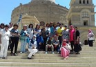علماء "مصر تستطيع بالتاء المربوطة" في جولة سياحية بمجمع الأديان