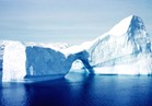 فيديو.. انفصال أضخم جبل جليد يهدد العالم بالغرق