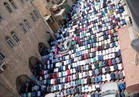 مئات الفلسطينيين يؤدون صلاة الجمعة داخل المسجد الأقصى