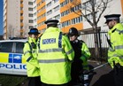 الشرطة البريطانية تخلي ميدان بولتون 
