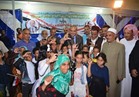«أبو زيد» يوزع ملابس وأدوات مدرسية على 600 طفل يتيم بمطروح